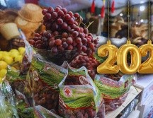 La tradición de comer 12 uvas para despedir el Año Viejo y recibir el Año Nuevo tiene su origen en España. Actualmente, es una tradición adoptada en varios países de Europa y América, incluyendo México. SUN / ARCHIVO