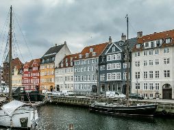 Emigrar implica más que simplemente elegir un país. UNSPLASH / Z. SHAKKED