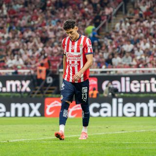 Chivas exige a Cruz Azul el pago completo de Chiquete Orozco para fichar a Luis Chávez