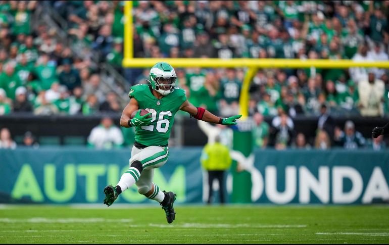 Saquon Barkley se quedará a 101 yardas de superar el récord de 40 años de Erick Dickerson. AP/M. Slocum