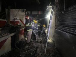 Las personas dentro del edificio fueron evacuadas de manera segura por personal de Protección Civil y Bomberos de Guadalajara. Protección Civil y Bomberos Guadalajara.