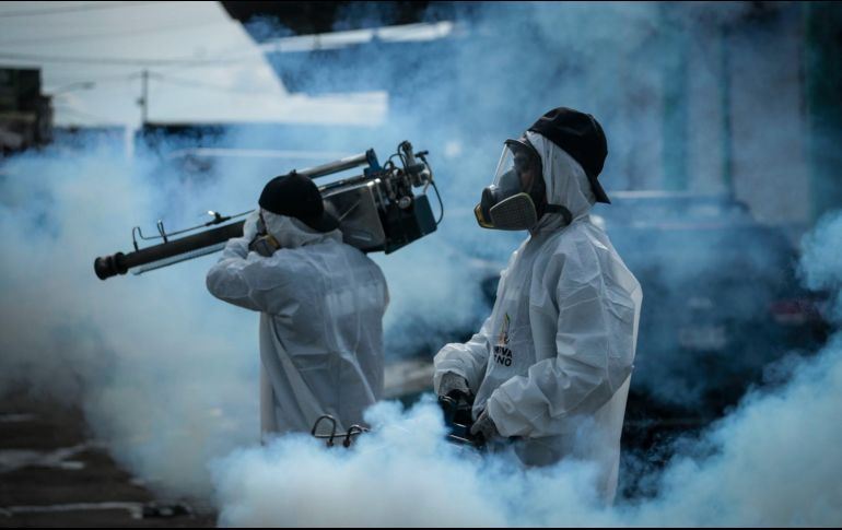 Cuadrillas de fumigación. La Secretaría de Salud mantendrá la vigilancia para evitar un repunte en los contagios de dengue, y pide el apoyo de la ciudadanía. EL INFORMADOR/Archivo