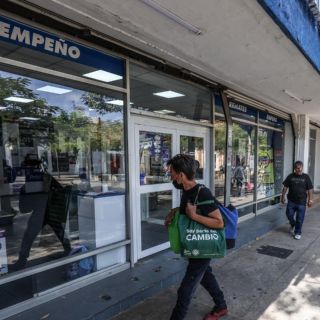 Tapatíos empeñan pertenencias para salir de apuros