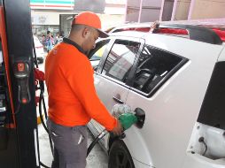 El Procurador Federal del Consumidor, César Iván Escalante Ruiz, hizo un llamado a la ciudadanía para evitar cargar combustible en gasolineras que exceden los precios en México. EL INFORMADOR/ARCHIVO