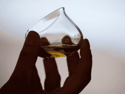 Tomarlo en ayunas es uno de los remedios populares más conocidos. EFE / ARCHIVO