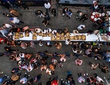 Algunos tapatíos duraron formados más de dos horas para recibir su pedazo de rosca y chocolate caliente. EL INFORMADOR/A. NAVARRO.