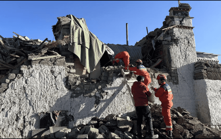 En el condado de Tingri, el más afectado, se derrumbaron más de mil viviendas, según el diario Nanfang Daily. EFE /EPA / XINHUA / J. Dorje