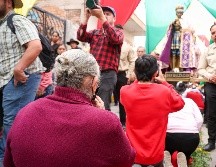 Otros creyentes también vinieron a pedir por la salud de sus hijos desaparecidos. EL INFORMADOR / H. Figueroa