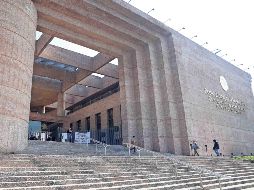 En el amparo se cita a los comités de los tres poderes a acatar la medida cautelar, bajo la advertencia de multas de 107 mil 570 pesos a los integrantes que no lo hagan. SUN