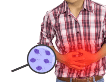 Esta enfermedad se transmite principalmente a través de alimentos o agua contaminados durante su preparación, así como al entrar en contacto con superficies infectadas. CANVA