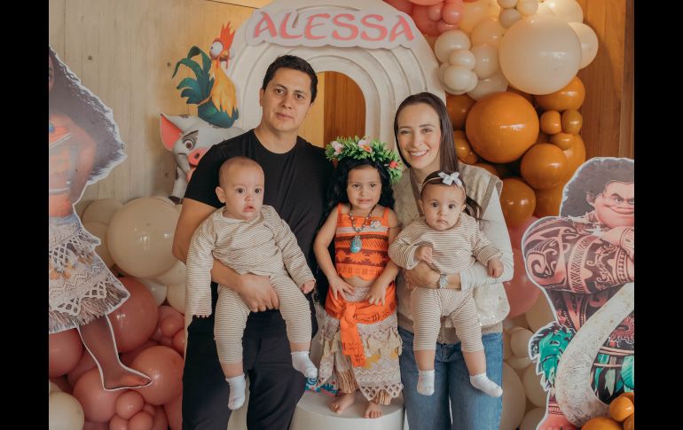 Òscar Alvidrez y Karen Chavira con sus hijos Maximo, Alessa y Lía. GENTE BIEN JALISCO / Cortesía