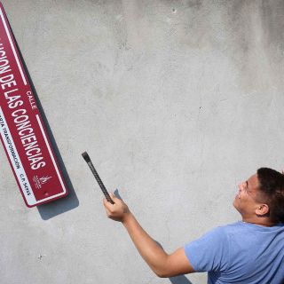 Edomex: Vecinos destrozan placas de la colonia Cuarta Transformación