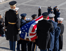 Las oficinas de correos, sedes federales y la bolsa de Nueva York fueron cerradas, para rendir respeto al exmandatario que hoy tiene su funeral de Estado. EFE /S. THEW