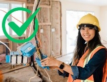 Para quienes buscan entrar en uno de estos campos, es crucial desarrollar habilidades específicas, mantenerse actualizado con tendencias del mercado y priorizar empleadores que promuevan el bienestar y la salud mental de sus colaboradores. CANVA