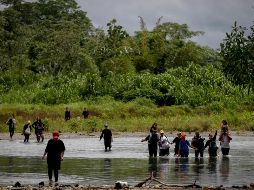 La mayoría de los transeúntes que cruzan esa peligrosa selva para llegar hasta Norteamérica en mejores condiciones de vida son venezolanos, seguidos de colombianos; ecuatorianos, chinos y haitianos. EFE / ARCHIVO