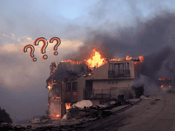 Una casa en llamas debido al incendio forestal de Palisades en Malibú, California, Estados Unidos. EFE/EPA/A. Dinner