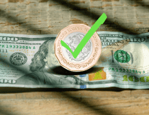 En la última semana la moneda mexicana ha registrado una ligera apreciación del 0.55% frente al dólar. Unsplash / Canva