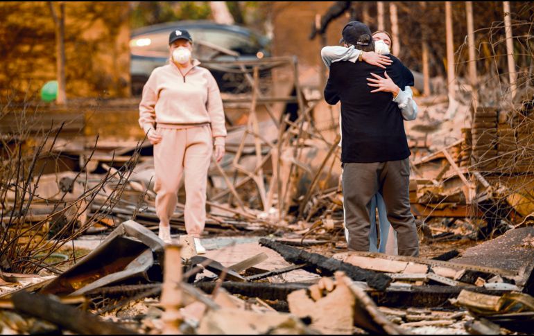 Habitantes de California se lamentan por la pérdida de sus hogares en zonas como Los Ángeles, Palisades, Pasadena, Hollywood Hills y Valle de San Fernando. AFP