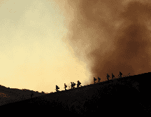 Los vientos de Santa Ana son uno de los fenómenos naturales esenciales para entender la expansión de los incendios en California. EFE / EPA / ALLISON DINNER