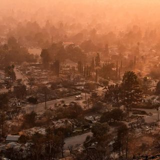 California pide investigación por falta de agua en hidrantes y embalse para sofocar fuegos