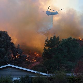 Incendios en Los Ángeles dejan 11 muertos, 13 desaparecidos y miles de evacuados