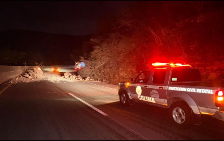Autoridades llamaron a los conductores que transitan por la zona a extremar precauciones. X/PC_Colima