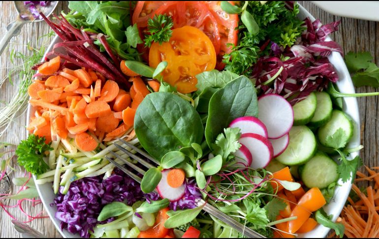 Uno de los temas que se relacionan con la alimentación y la salud es el control de los niveles de glucosa en la sangre. UNSPLASH /N. PRIMEAU