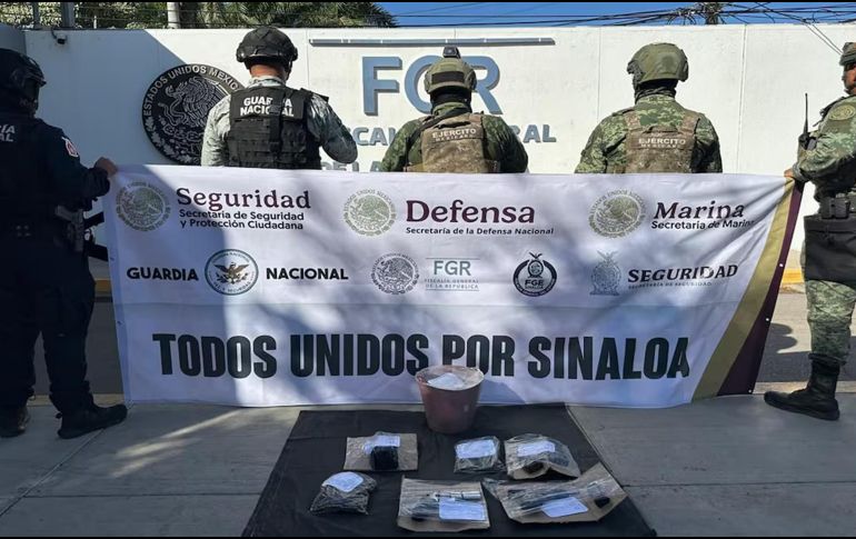 Las armas decomisadas fueron un fusil AR-15, con un aditamento lanza granadas de 40 milímetros, una ametralladora tipo Minimi, entre otros artefactos. ESPECIAL
