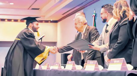 Anualmente egresan licenciados de 14 carreras diferentes que estudian en las modalidades presenciales, mixtas, ejecutivas y virtuales. ESPECIAL