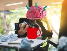 El té elaborado con ingredientes naturales no solo es reconfortante, sino que también está respaldado por sus propiedades para promover la relajación y aliviar la tensión, gracias a los compuestos que contiene. ESPECIAL / CANVA