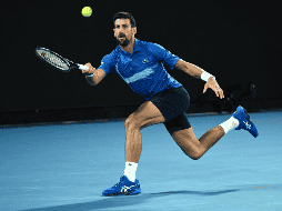 Novak Djokovic, en acciones del partido de este lunes en Melbourne, Australia. EFE / J. Carrett