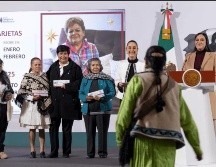 Con la tarjeta del Banco del Bienestar podrás realizar compras en establecimientos con terminal bancaria y retirar dinero sin comisión en ventanillas o cajeros automáticos de dicha institución. ESPECIAL/X/@GobiernoMX