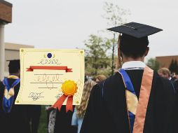 Para acceder a esta posibilidad, deberás verificar qué instituciones educativas tienen autorización para evaluar mediante el acuerdo 286 de la SEP. UNSPLASH / C. DELOYE