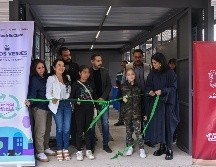 Ana Rosa Vergara Ángel, alcaldesa de Juanacatlán, y Patricia Martínez Barba, directora del Imeplan, realizaron el corte de listón del Punto Verde Metropolitano. CORTESÍA