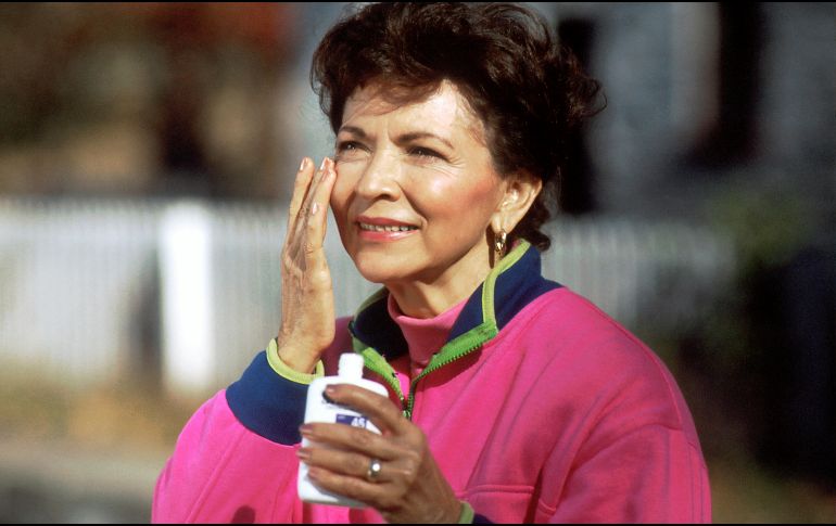 Siempre se recomienda optar por un bloqueador de amplio espectro. UNSPLASH / National Cancer Institute