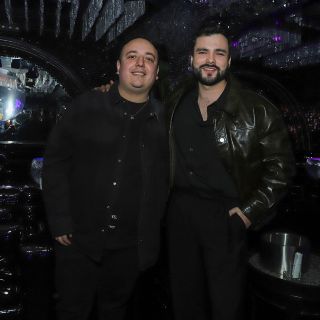 Christian y Bruno: Festejo retro trendy entre amigos