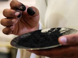 El Miércoles de Ceniza es una fecha relevante para los católicos mexicanos, ya que, durante esta jornada, miles de fieles acuden a las iglesias para recibir la imposición de la ceniza en la frente. NTX / ARCHIVO