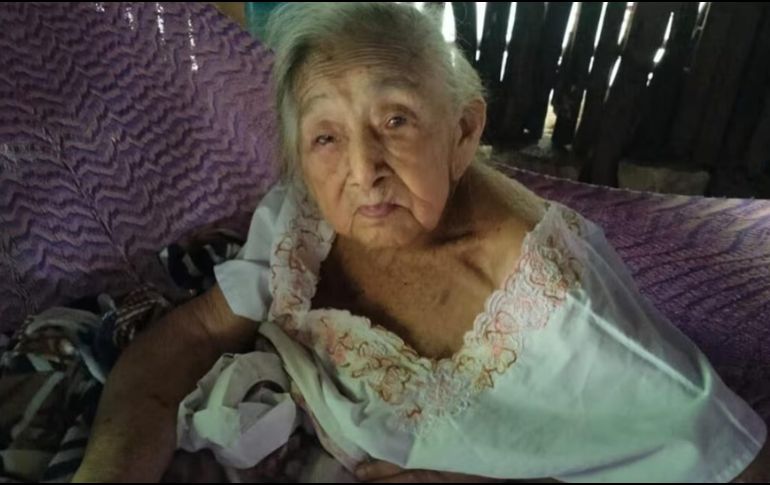 Dionisia vio la luz el 9 de abril de 1920 y procreó con su esposo Prudencio Dzul Caamal (q.e.p.d.) seis hijos: dos mujeres y cuatro hombres. SUN / ESPECIAL