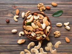 Lavar los frutos secos reduce el riesgo de contaminación por bacterias y virus. ESPECIAL / CANVA