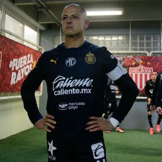 Chicharito Hernández llega a 100 partidos con Chivas
