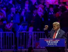 El presidente electo de Estados Unidos, Donald Trump, pronunció un discurso a sus seguidores en el estadio Capital One Arena este domingo en Washington. EFE/ A. Colmenares