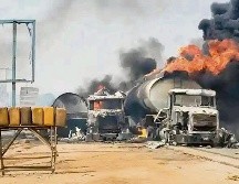 Los servicios de emergencia se vieron saturados tras la explosión del camión cargado de combustible. ESPECIAL