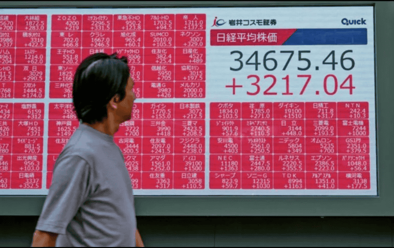 Los tres principales bancos japonesas, Mitsubishi UFJ, Sumitomo Mitsui y Mizuho retrocedían un 0,31%, 0,83% y 0,37%, respectivamente. XINHUA