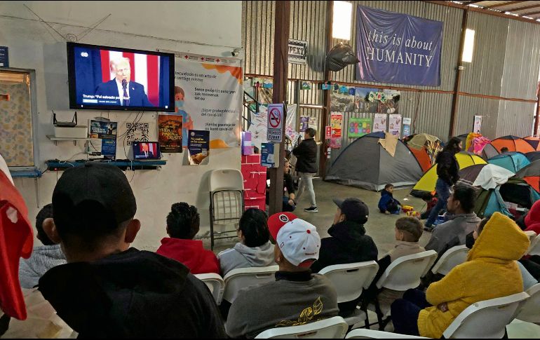 Migrantes se enteraron de que ya no servía la aplicación durante la toma de protesta de Trump. EFE