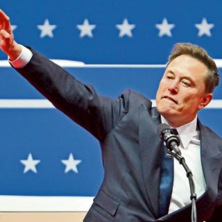 Elon Musk, entre llegar a Marte y... ¿un polémico saludo?