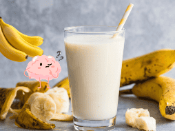 Aunque muchos no lo saben, tomar licuado de plátano antes de acostarte por la noche puede “quitarte el sueño”; aquí te compartimos otros posibles efectos contarios a la salud. CANVA/ ESPECIAL