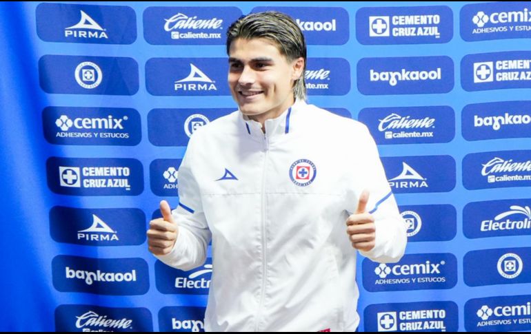 Luka Romero durante su presentación con Cruz Azul para el Clausura 2025. IMAGO7