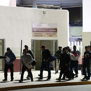 Primeros deportados detenidos en redadas llegan a Tijuana