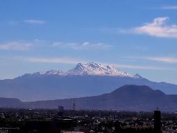 Las autoridades recomiendan a la población el consumo de líquidos calientes para mantener el calor corporal. NTX / ARCHIVO