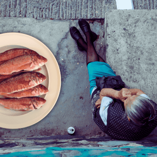 ¿Qué es la sarcopenia y cómo afecta a las personas mayores?